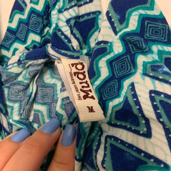 B L U E   P A T T E R N E D    T A N K - Picture 2 of 2